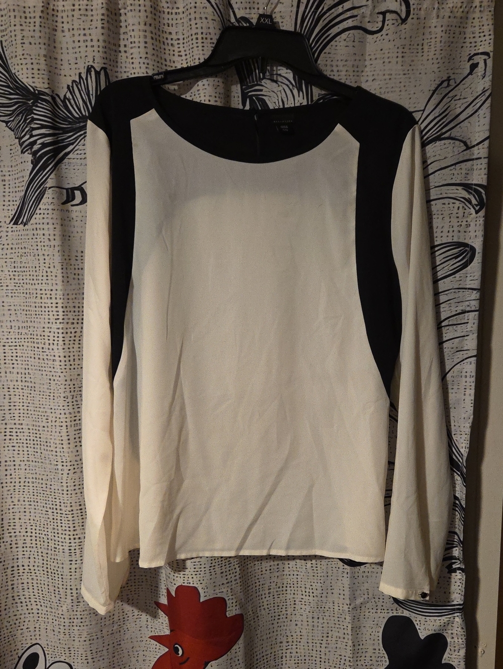 Women's Black & Cream Colorblock Long-Sleeve Top